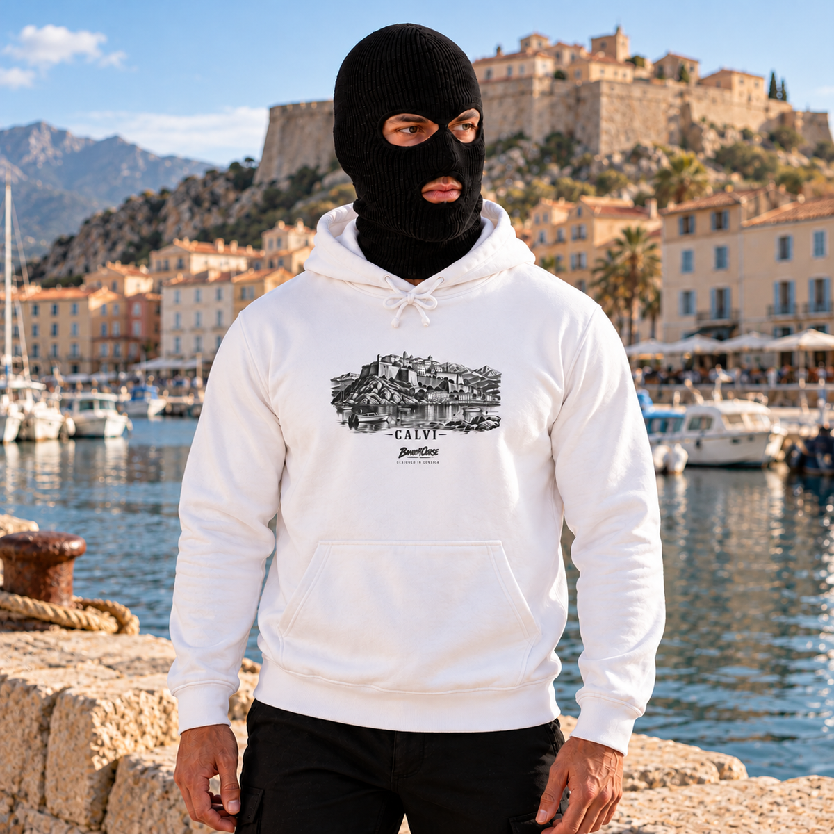 banditcorse-sweat-calvi--blanc--01-porte-face | Vue portée, visualisation numérique