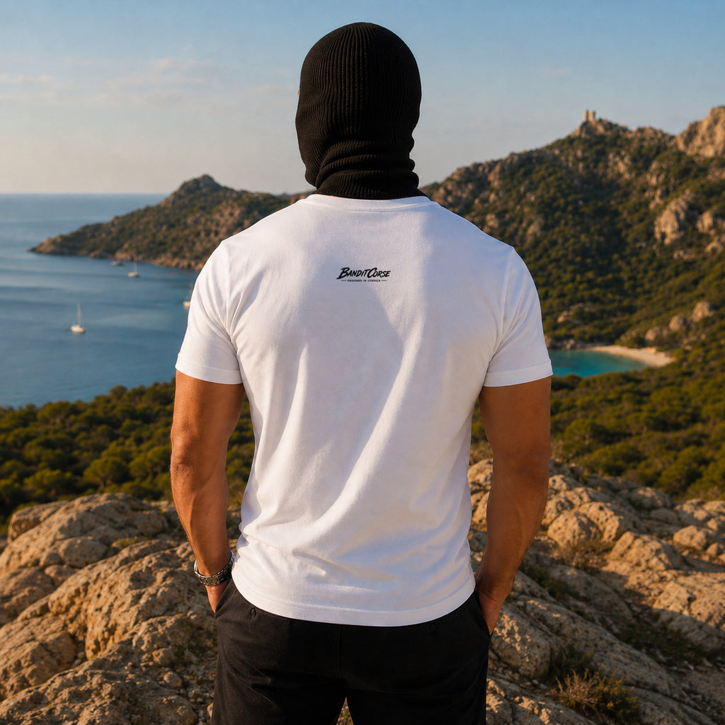T-shirt Signature — C’est pas loin, c’est en Corse