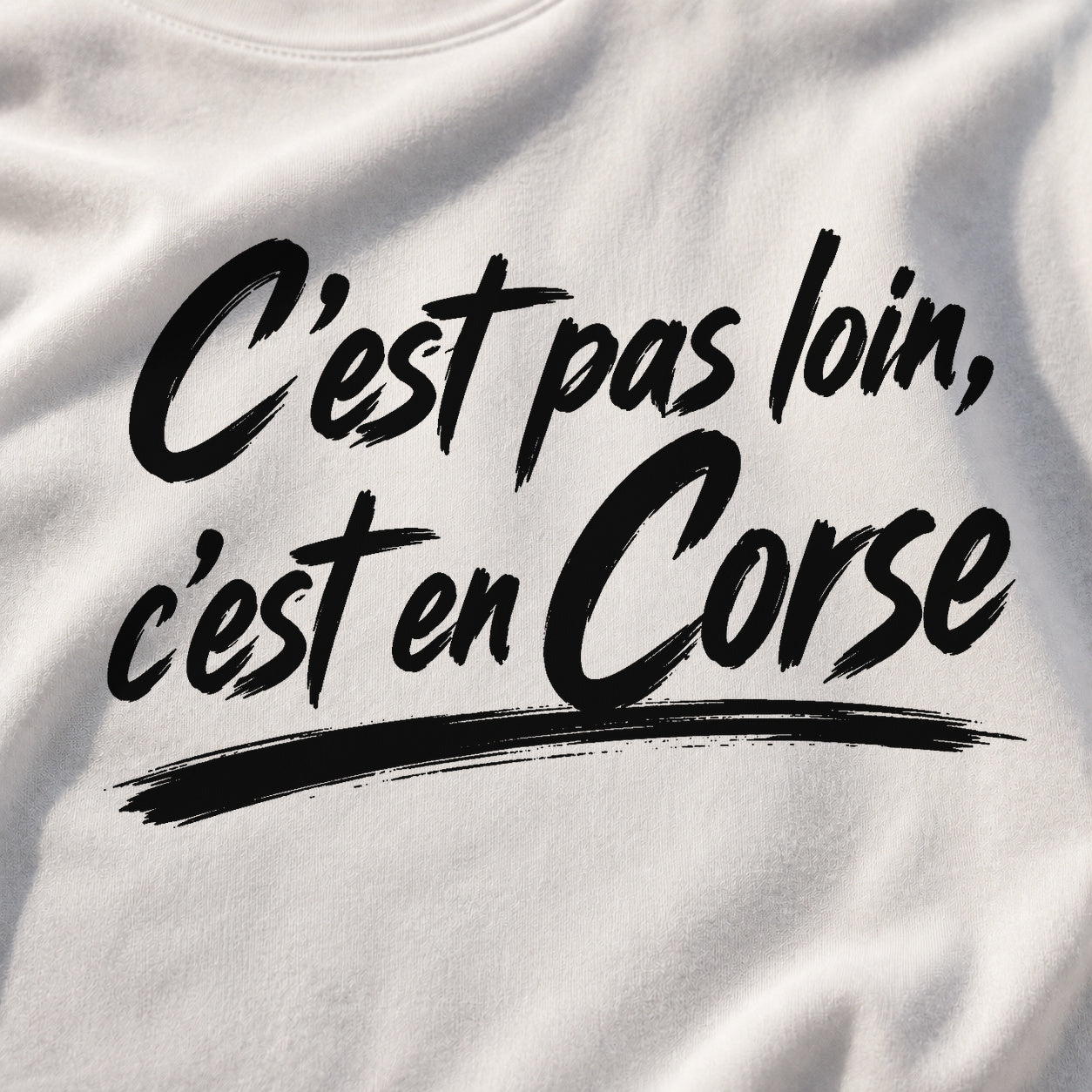 T-shirt Signature — C’est pas loin, c’est en Corse